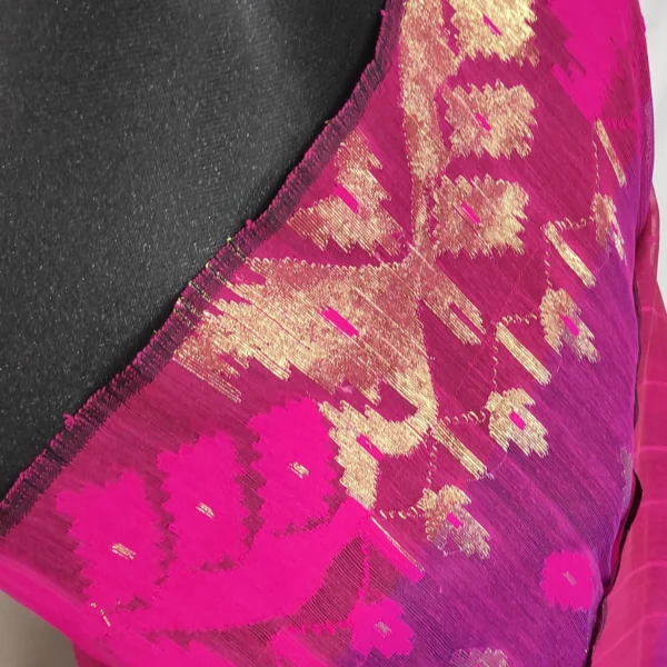 Magenta Gold Dhakai Jamdani Saree - Image 2